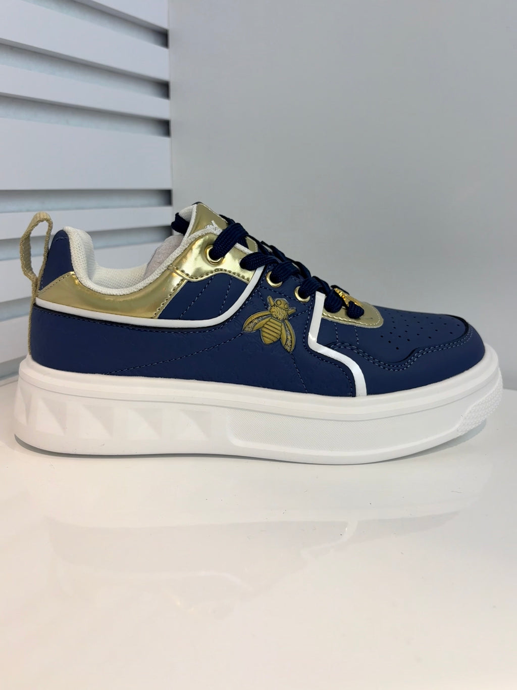 Vio Platform Sneakers met Bee Details